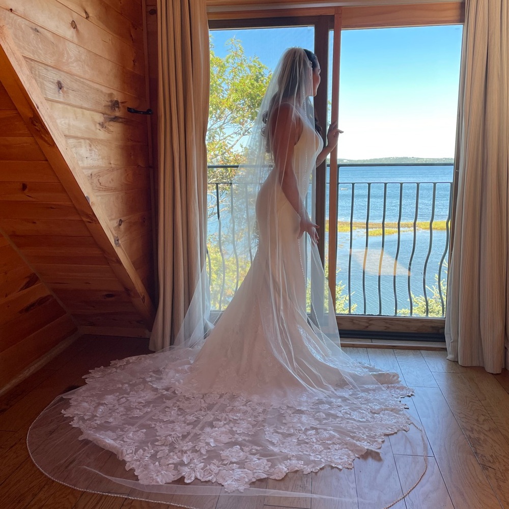 White Halter Sleeveless Wedding Gown